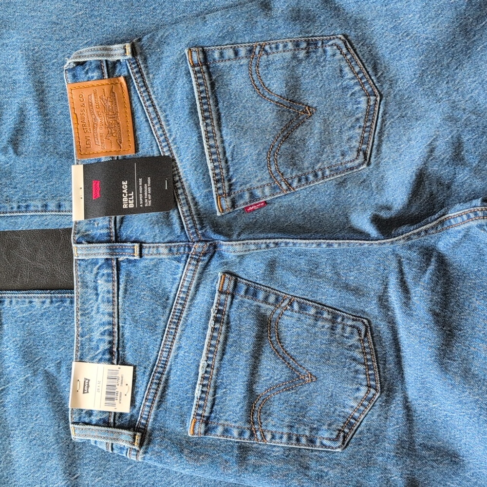 NWT --- Levi's Ribcage Bell Jeans - Picture 8 of 9